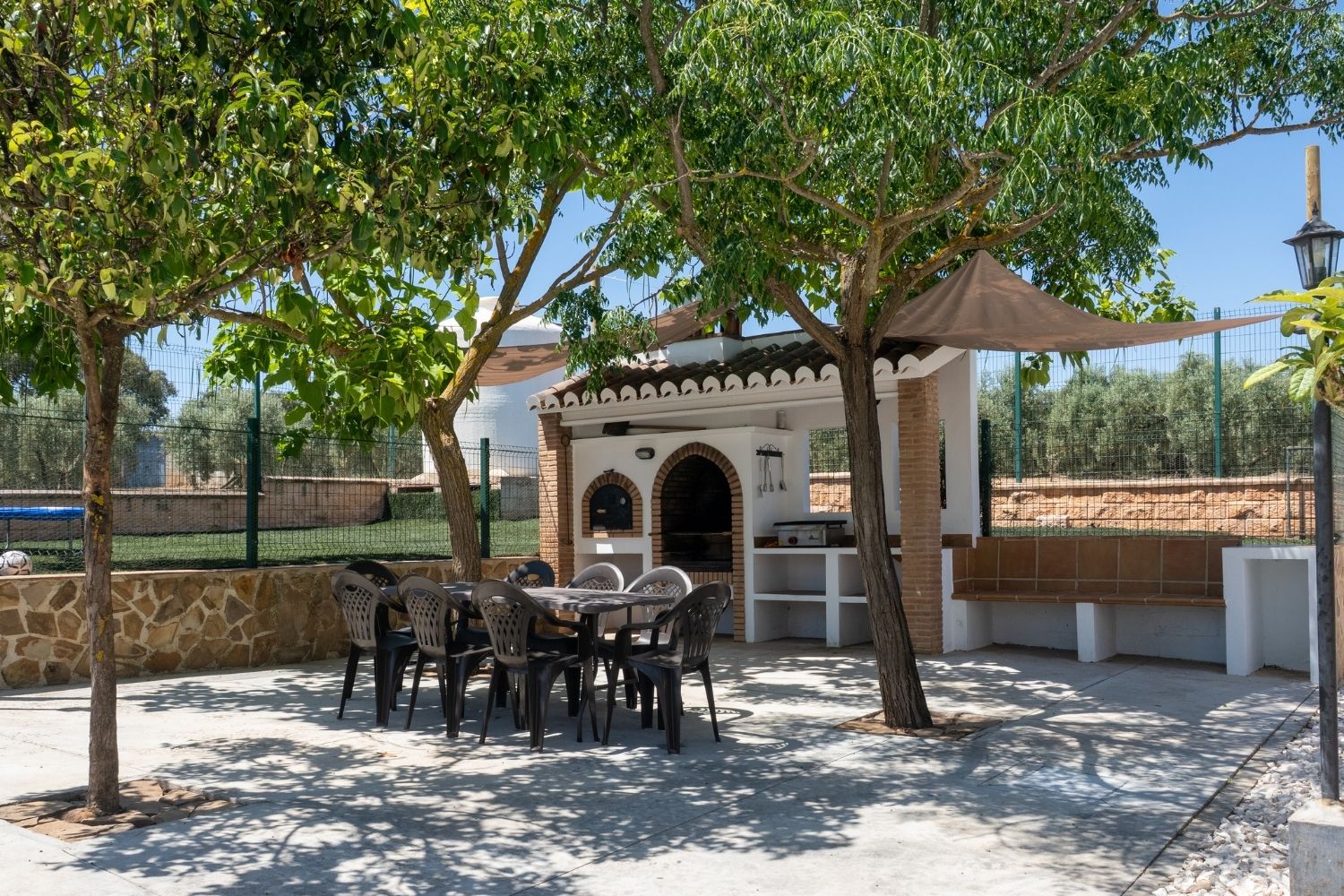 Barbacoa de Casa Cobaleda. Casa rural completa en Antequera con capacidad para 14 personas